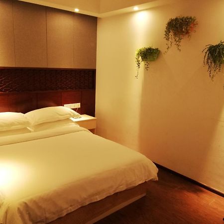 Royal Holiday Hotel Yangon Exterior photo