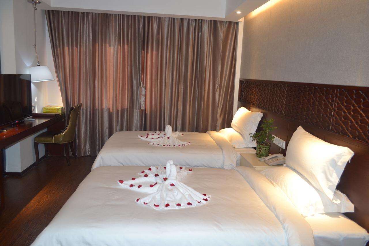Royal Holiday Hotel Yangon Exterior photo