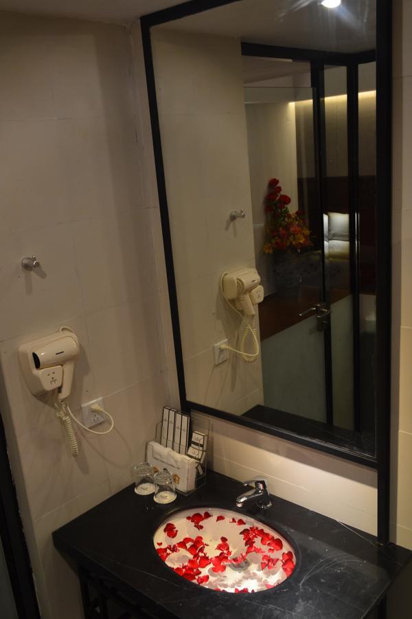 Royal Holiday Hotel Yangon Exterior photo