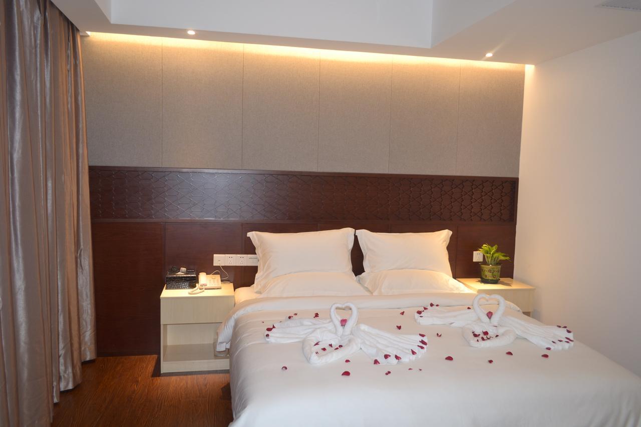 Royal Holiday Hotel Yangon Exterior photo