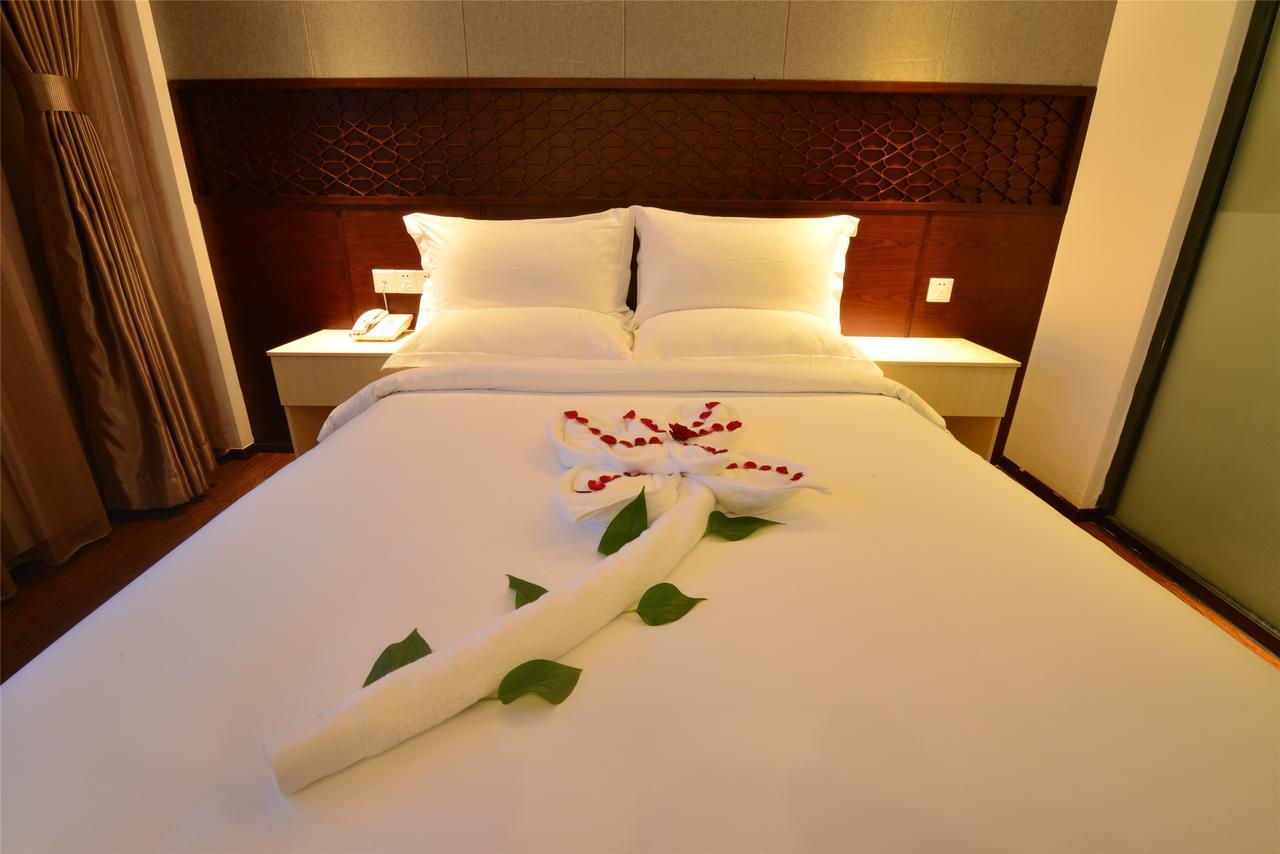Royal Holiday Hotel Yangon Exterior photo