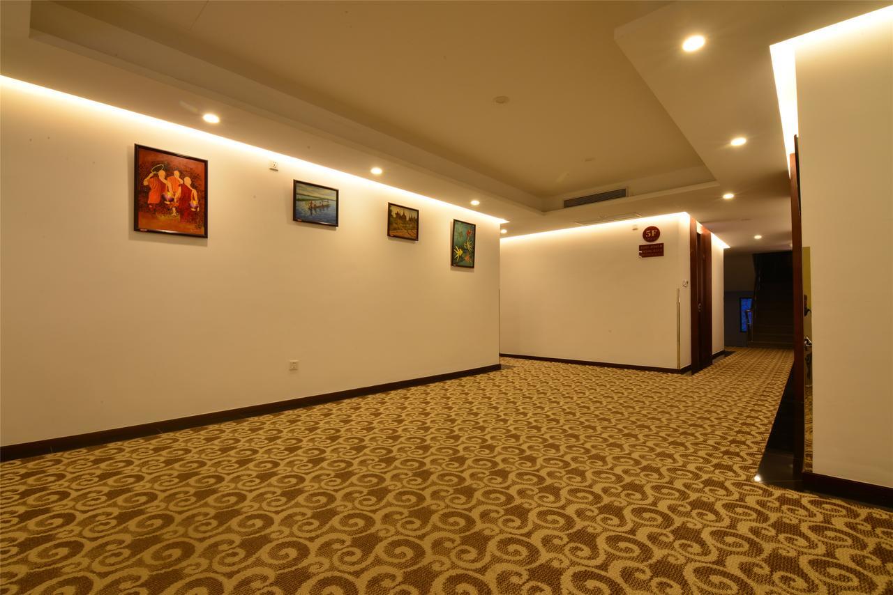 Royal Holiday Hotel Yangon Exterior photo
