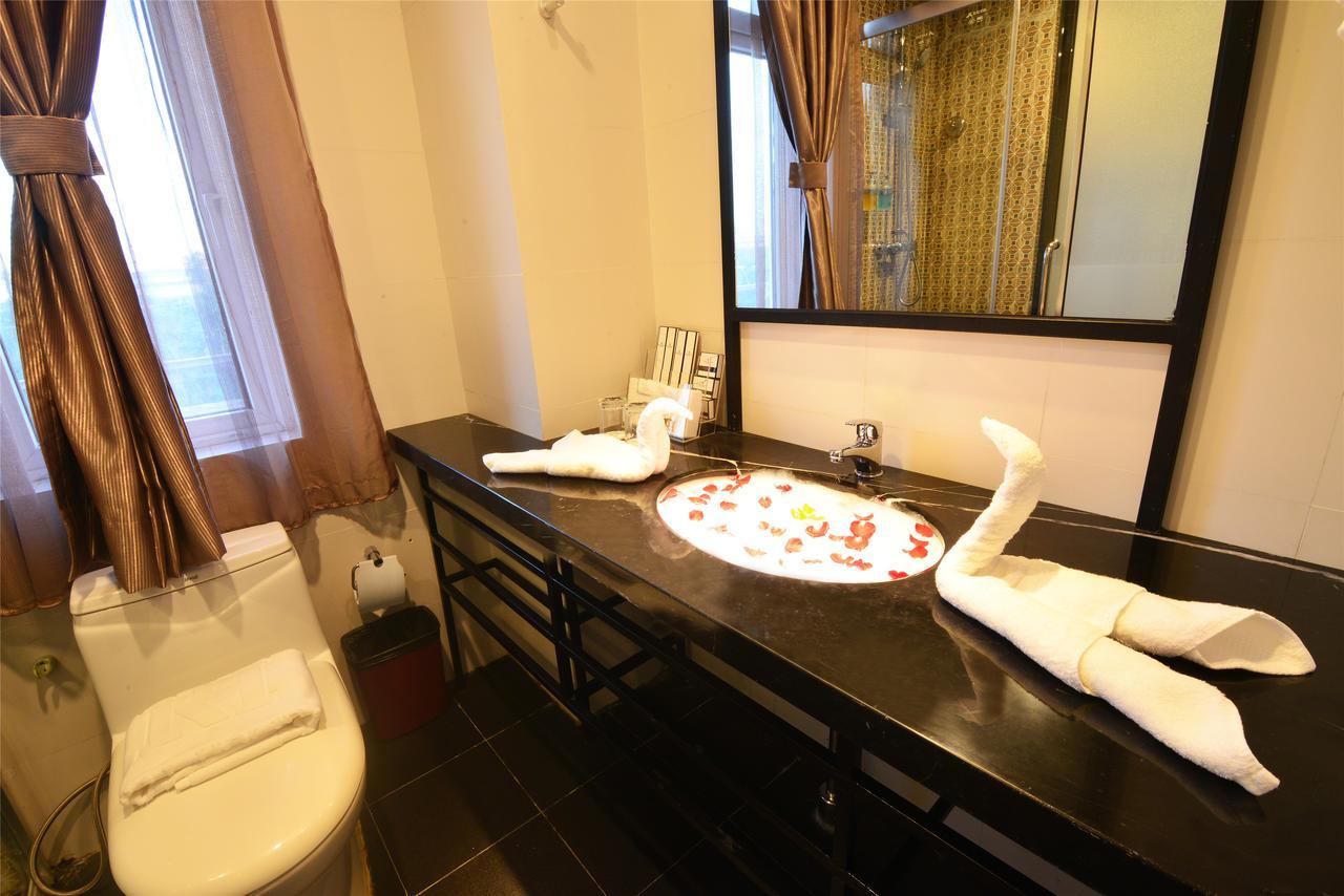 Royal Holiday Hotel Yangon Exterior photo