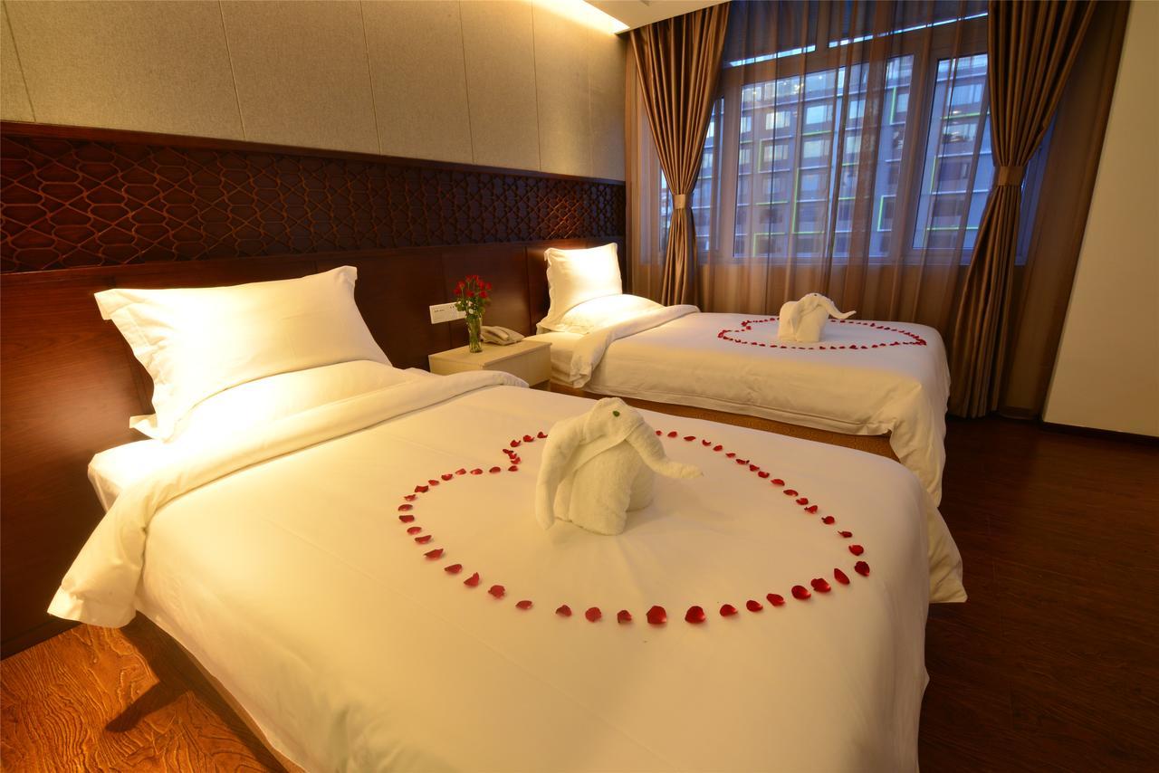 Royal Holiday Hotel Yangon Exterior photo