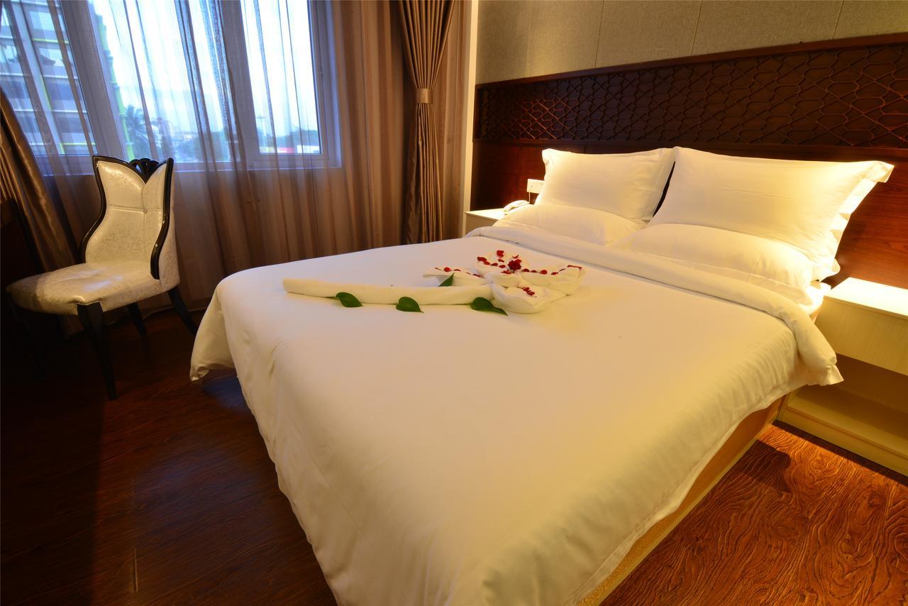 Royal Holiday Hotel Yangon Exterior photo
