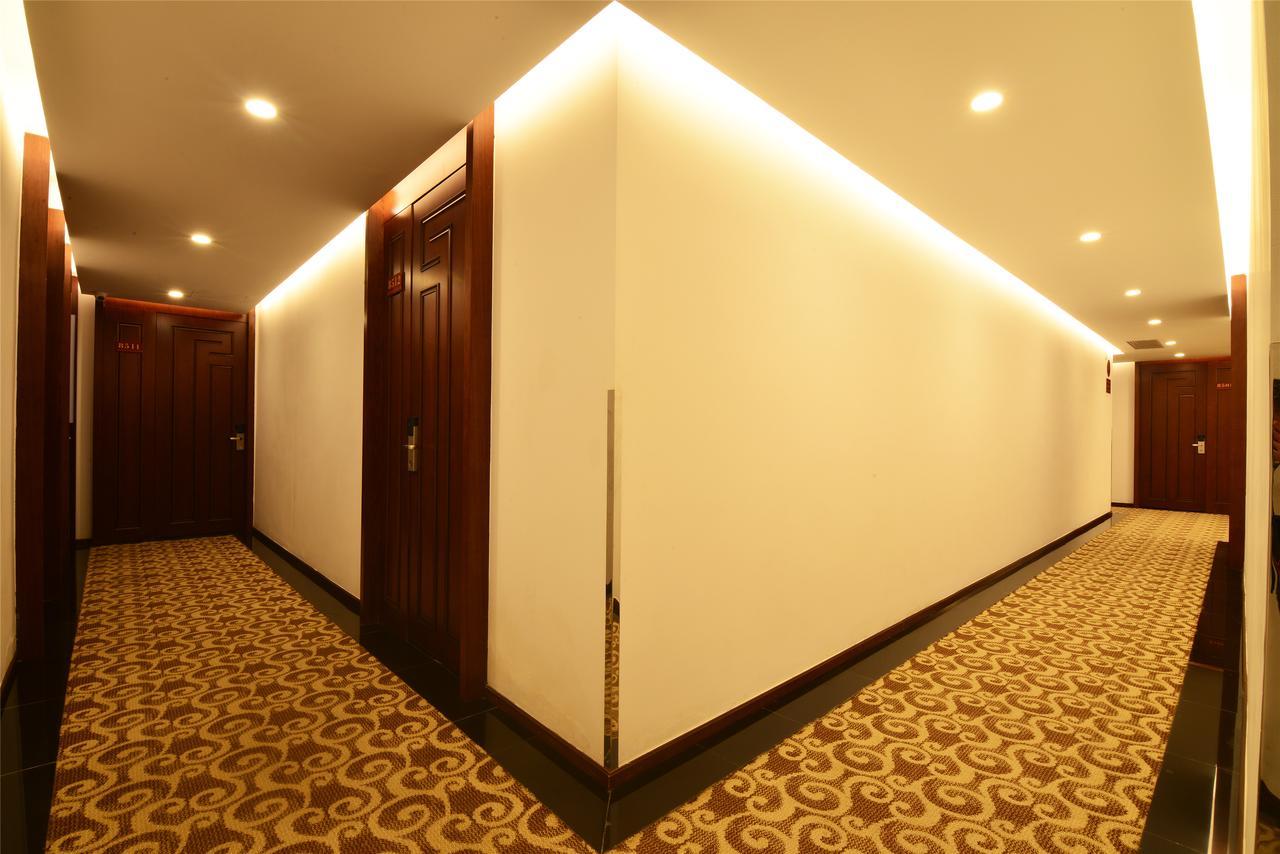 Royal Holiday Hotel Yangon Exterior photo