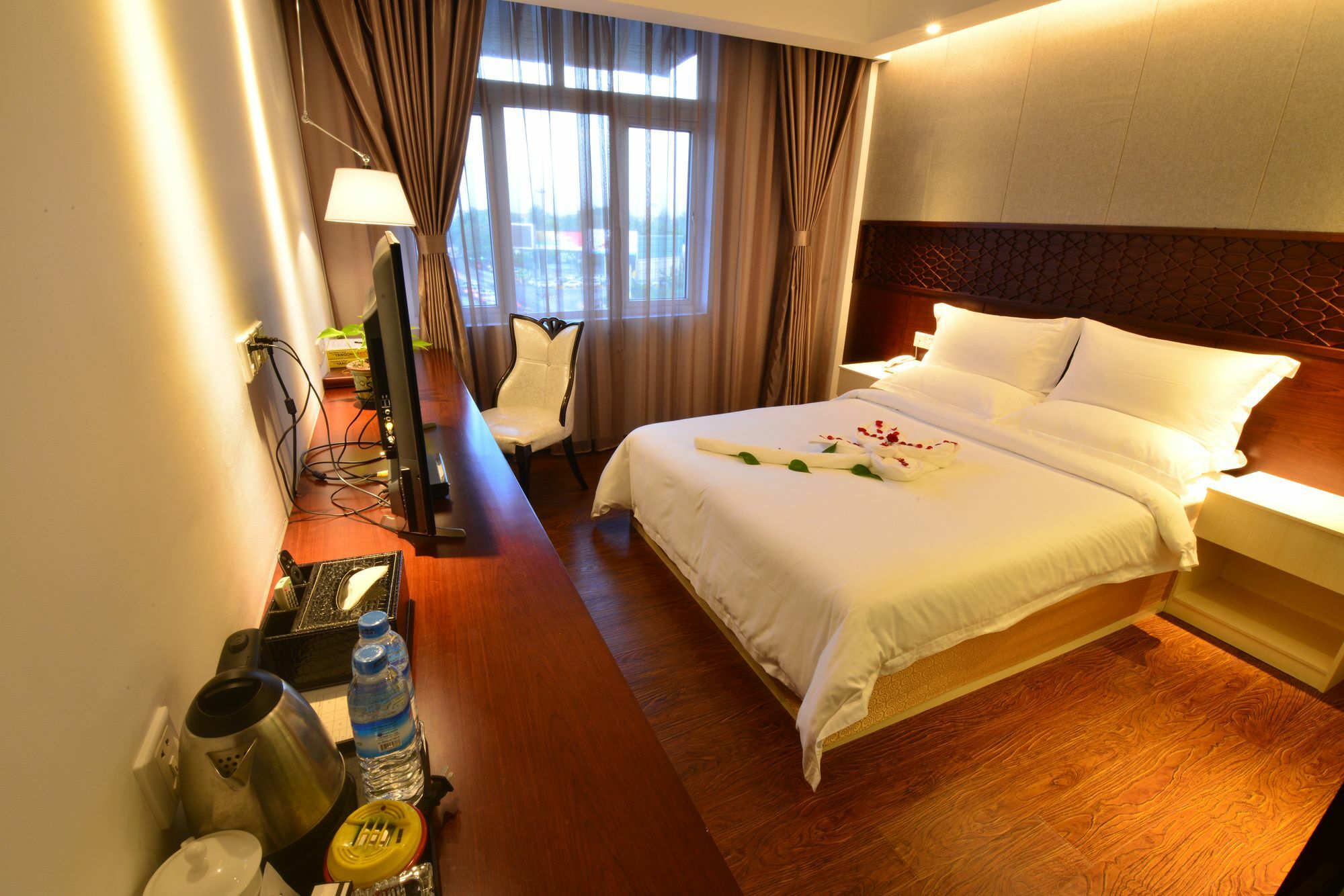 Royal Holiday Hotel Yangon Exterior photo